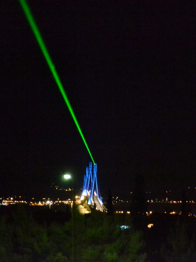 ΦΩΣ και ΖΩΗ: Laser από το Πανεπιστήμιο «άναψαν» την γέφυρα
